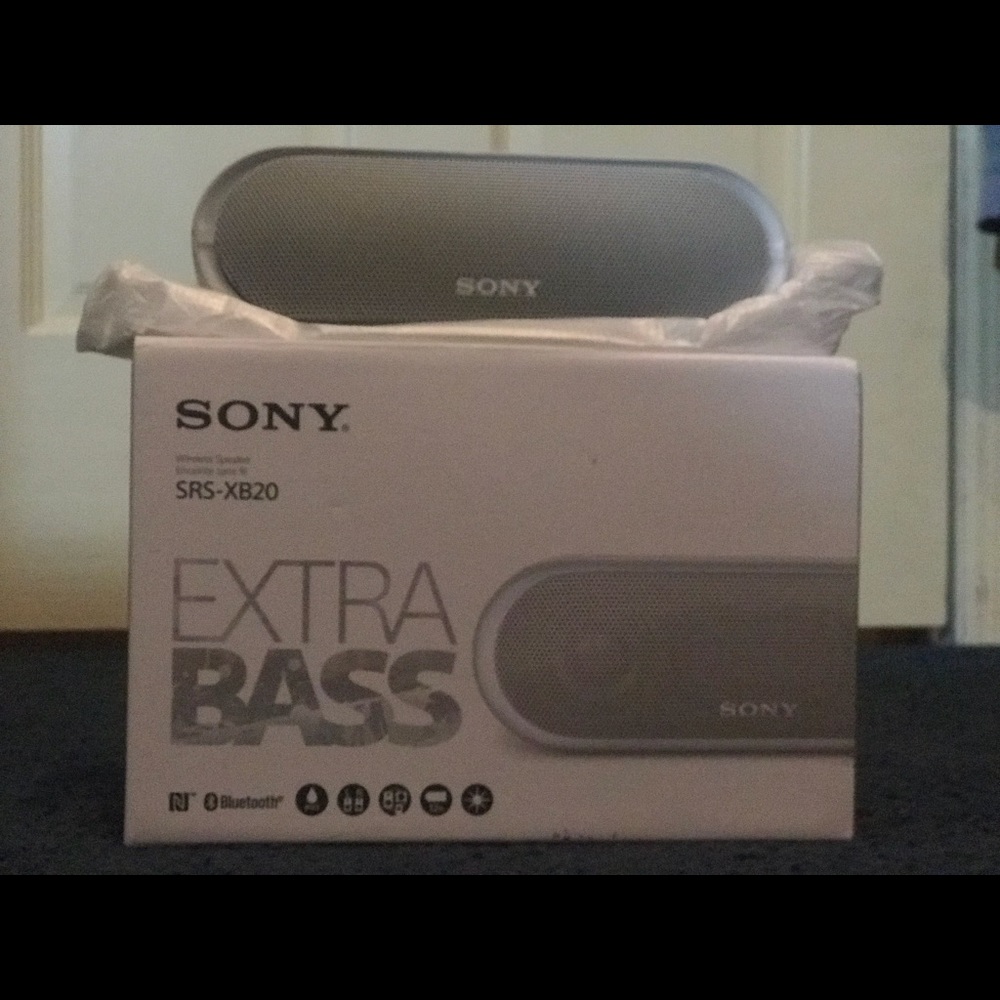 Sony SRS-XB20. Speaker gray